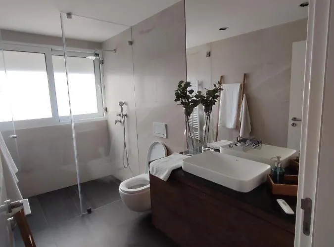 2 Terraces Flat River And Marina View Lägenhet